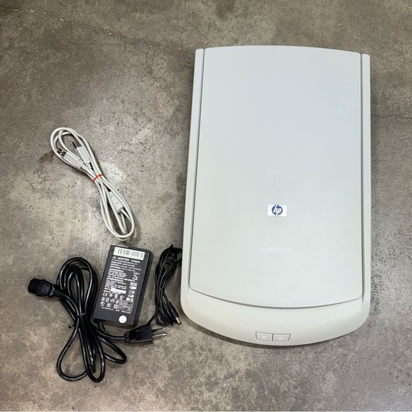 HP Scanjet 2300C Q2950A Color Flatbed Scanner USB w/ Cable - Picture 1 of 8